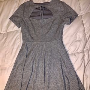 Grey Flowy short-sleeved dress